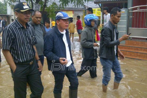 Demokrat Peduli Bantu Korban Banjir di Bekasi - JPNN.COM