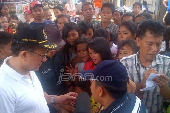 Ketua DPD Hibur Anak-Anak Korban Banjir Rawajati - JPNN.COM