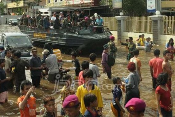 Dahlan Kerahkan BUMN Sedot Banjir di Pluit - JPNN.COM
