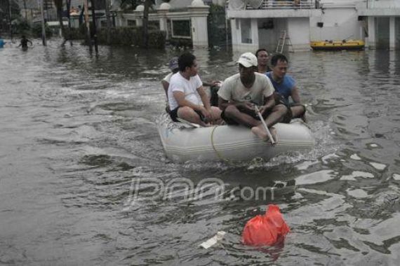 Jakarta Kebanjiran, Jokowi Akui Kurang Persiapan - JPNN.COM