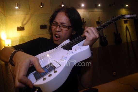 Doddy Hernanto dan Gitar Produksinya yang Juara Dunia - JPNN.COM