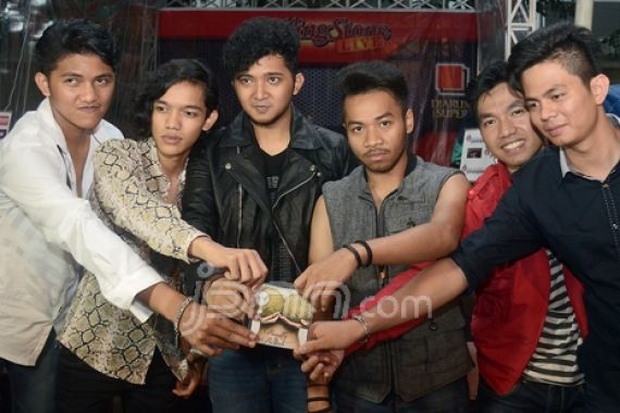 The Proudly Present, American Rock Rasa Medan - JPNN.COM