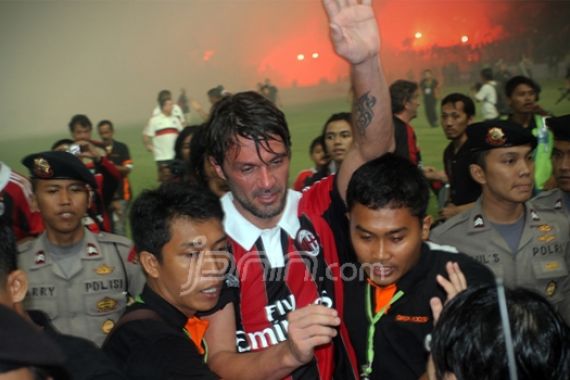 Milanisti Indonesia Berhamburan ke Lapangan - JPNN.COM