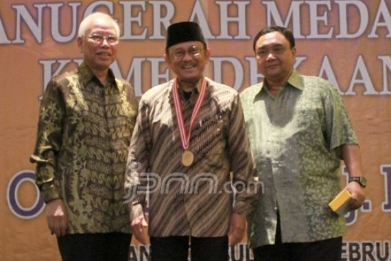 Habibie Yakini Pers Wujudkan Tujuan Indonesia - JPNN.COM