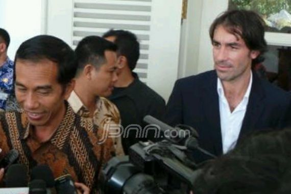 Jokowi Dikagumi Legenda Arsenal - JPNN.COM