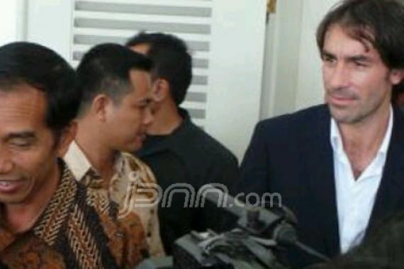Pires Kagumi Kepopuleran Jokowi - JPNN.COM