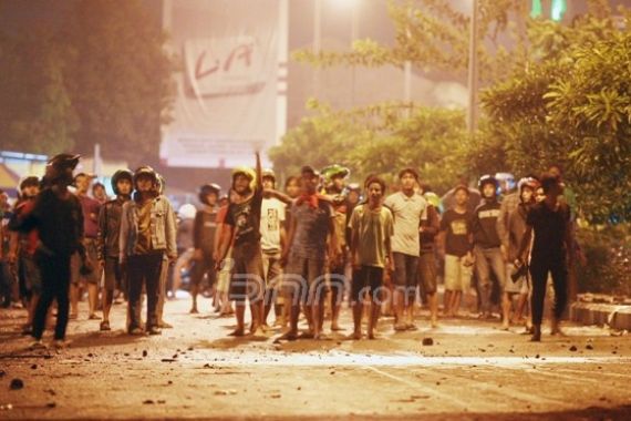 Seorang Aremania Ditangkap Karena Bawa Senjata Tajam - JPNN.COM