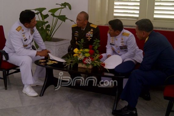 Empat Jenderal TNI Ngerumpi Bahas Pergantian KASAD - JPNN.COM