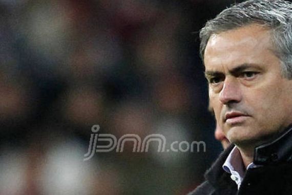 Mou Teken Kontrak 4 Tahun Melatih Chelsea - JPNN.COM