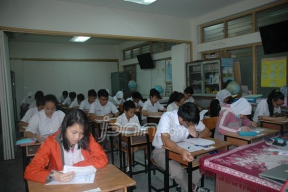 Uang Sekolah Disesuaikan Gaji Orang Tua - JPNN.COM