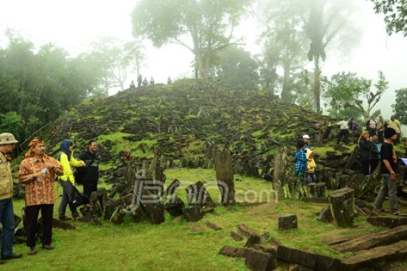 Situs Megalitikum Gunung Padang Diekskavasi 2014 - JPNN.COM