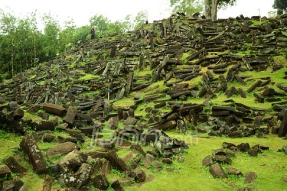Kemdikbud Danai Penelitian Situs Gunung Padang - JPNN.COM