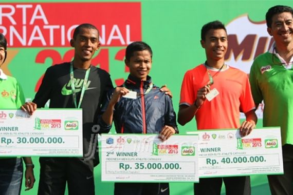 Jauhari dan Triyaningsih Masih Kokoh di MILO 10K - JPNN.COM