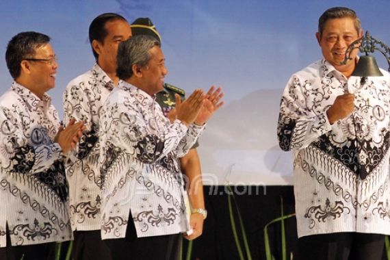 Dianggap Bela Hak Guru, SBY Diberi Penghargaan - JPNN.COM