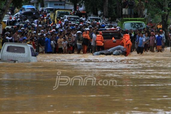 Akses Jalan di Sejumlah Wilayah Sultra Terputus - JPNN.COM