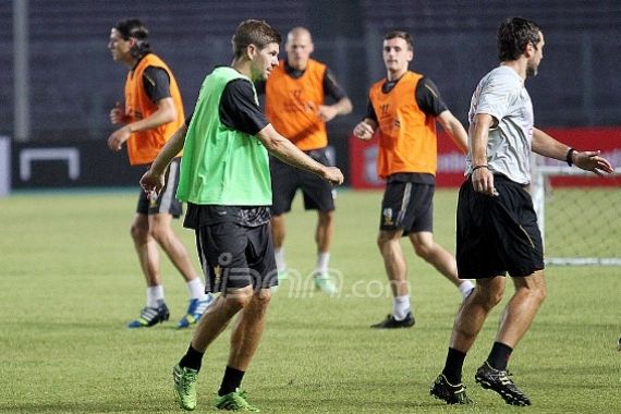 Gerrard Pimpin Latihan di GBK - JPNN.COM