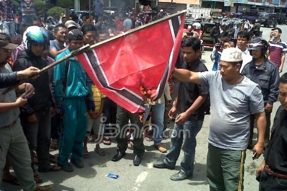 Aceh Memanas, Bendera Bulan Bintang Dibakar - JPNN.COM