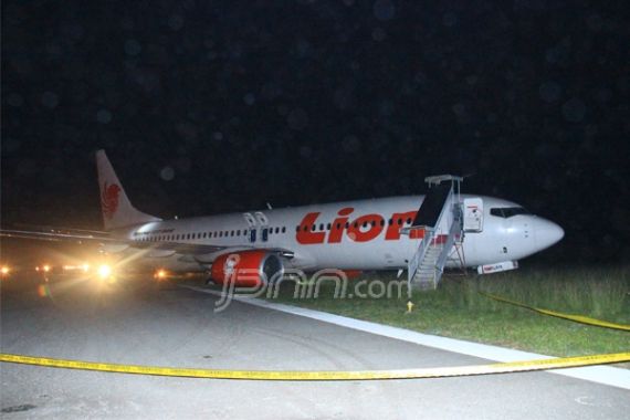 Tabrak Sapi, Lion Air Tergelincir - JPNN.COM