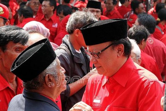 Masih Berkabung, Megawati tak Ikut Upacara di Kantor DPP PDIP - JPNN.COM