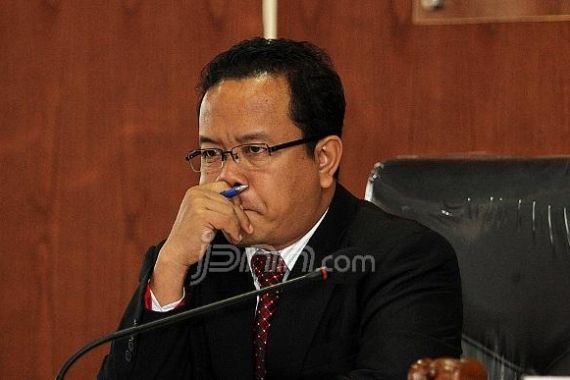 Ketua KPU Kepulauan Sula Laporkan Tiga Anggotanya ke DKPP - JPNN.COM