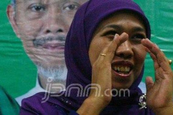 Khofifah Instruksikan Pendukung Tidur di Balai Desa - JPNN.COM