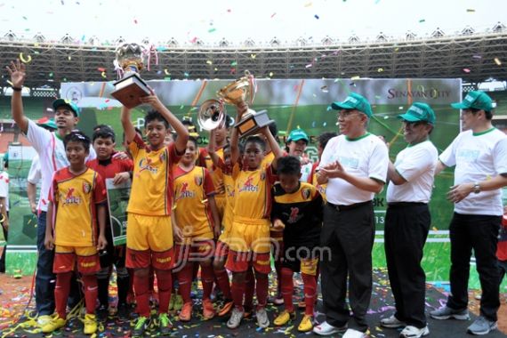 Bepe Ajak Pesepakbola Cilik tak Lupakan Sekolah - JPNN.COM