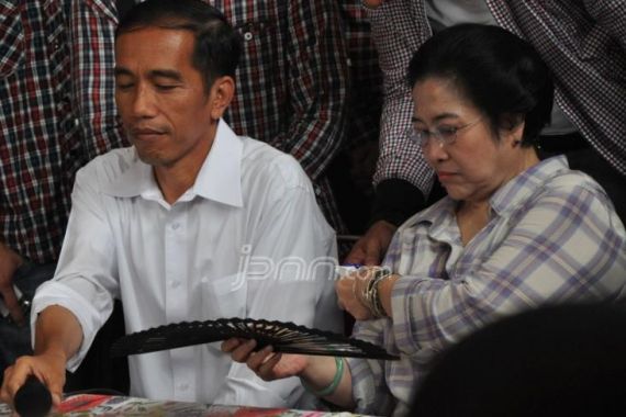 Jokowi Sering Makan Malam dan Kondangan Bareng Megawati - JPNN.COM