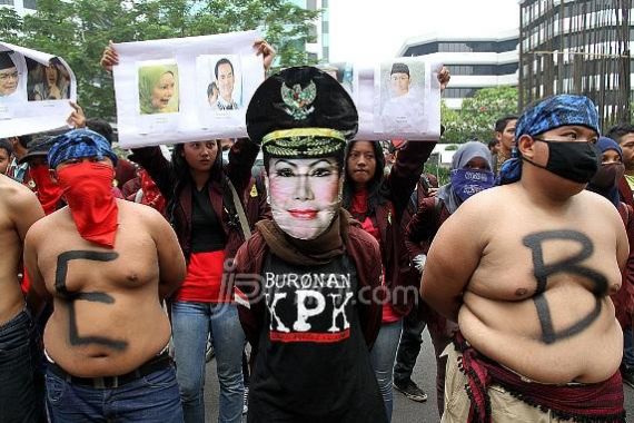 Dugaan Korupsi Menumpuk, Ratu Atut Didemo di Depan KPK - JPNN.COM