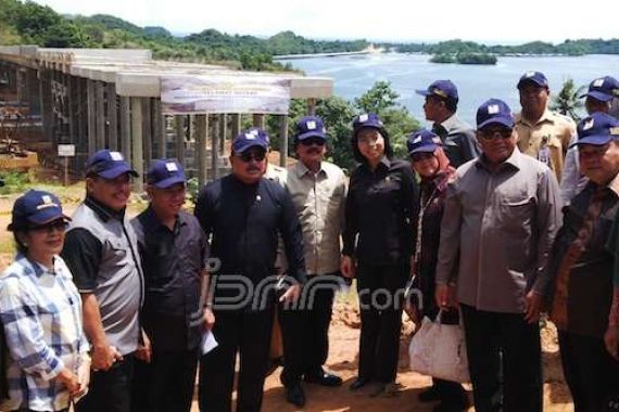 Pastikan Proyek Infrastruktur Papua Berjalan Baik - JPNN.COM