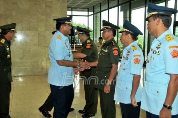 Tuntutan Perubahan, TNI Ganti Tiga Pejabat - JPNN.COM