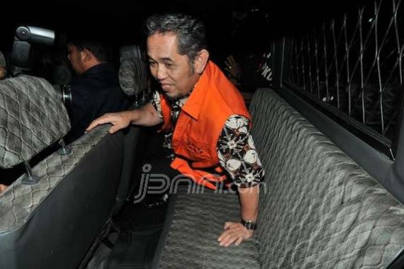 KPK Jebloskan Tersangka Ketiga Hambalang ke Rutan Salemba - JPNN.COM