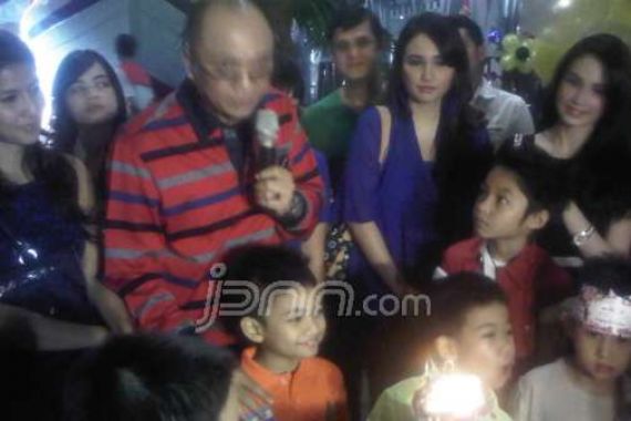 Selebriti Ramaikan Ultah Anak Seniman Bali - JPNN.COM