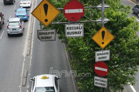 Polda Metro Jaya: Jangan Coba-coba Terobos Busway - JPNN.COM