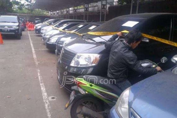 Dibekuk, Penjahat Modus jadi Supir Bawa Kabur Mobil - JPNN.COM