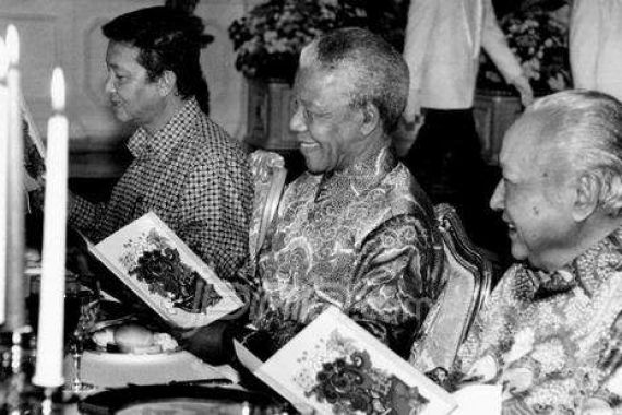 Mandela, Pemimpin Kharismatik Penggemar Batik - JPNN.COM