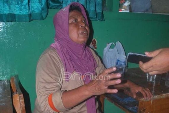 Ningsih Terjepit di Kolong Gerbong, Rosmaliah Selamatkan Empat Anaknya - JPNN.COM