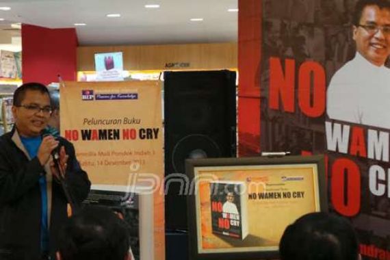 Denny Indrayana Curhat di Buku 'No Wamen No Cry' - JPNN.COM