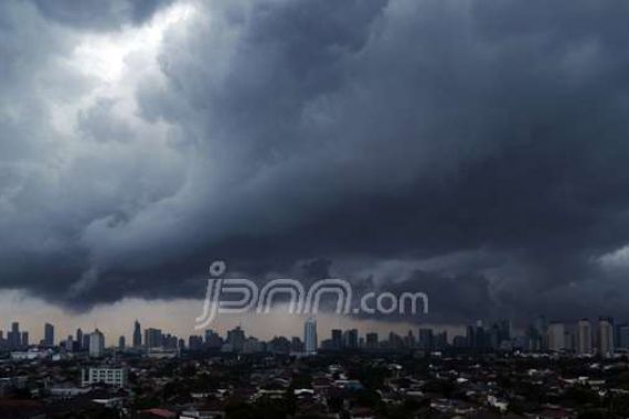 Awas Cuaca Ekstrem Bayangi Jakarta Pusat - JPNN.COM