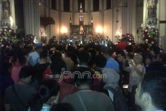 Tinjau Katedral, Jokowi Dapat Applaus - JPNN.COM