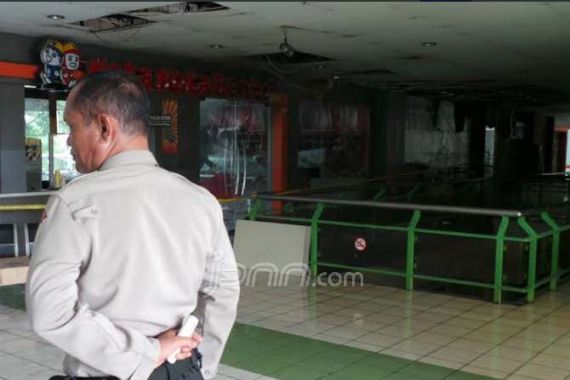 Restoran Cepat Saji Stasiun Gambir Terbakar - JPNN.COM