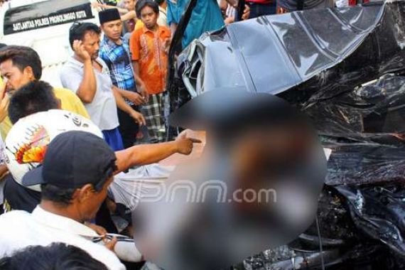 Pikap Tabrak Truk Gandeng, 18 Tewas - JPNN.COM