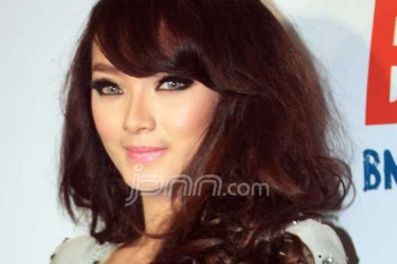 Vicky Sebut Zaskia Gotik Punya Pria Idalam Lain - JPNN.COM