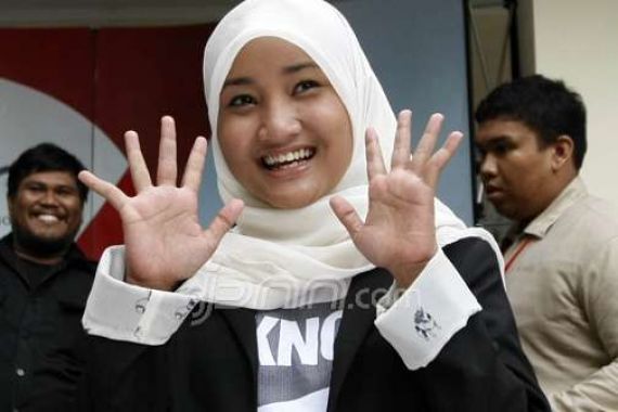 Fatin Kaget Beli Sandal Seharga 15 Ribu di Yogyakarta - JPNN.COM