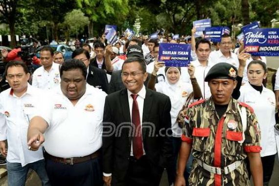 Dahlan Iskan Jalan Kaki Diarak Barongsai - JPNN.COM