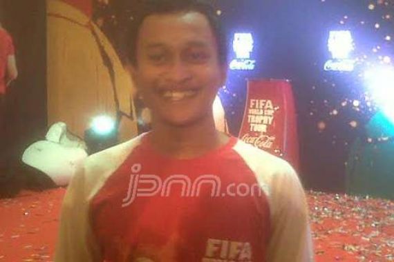 Habibi, Anak Kediri Ini Berhasil Cium Trofi Piala Dunia - JPNN.COM