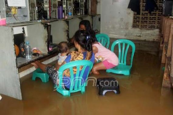 Jakarta Banjir, Jokowi Salahkan Pendahulunya - JPNN.COM