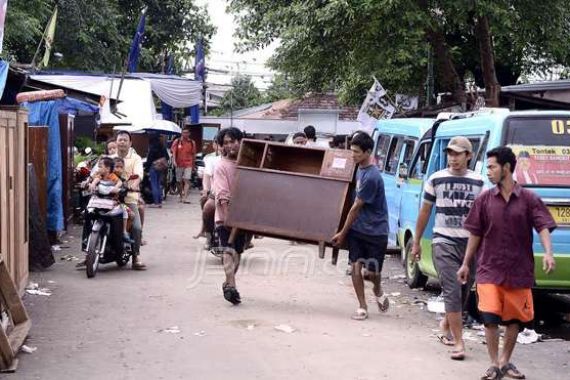 Banjir Surut, Warga Mulai Beraktivitas - JPNN.COM