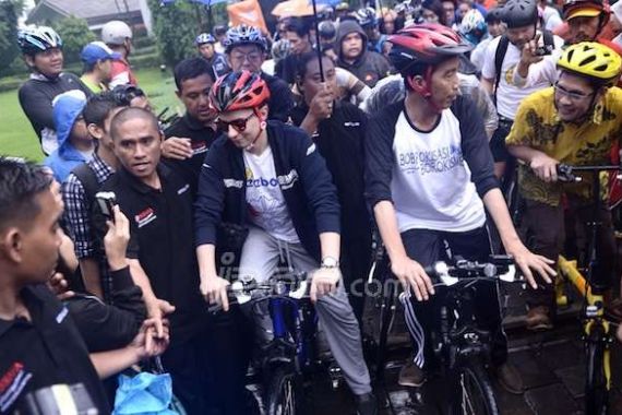 Gowes Bareng Jokowi, Jorge Lorenzo Merasa Happy - JPNN.COM