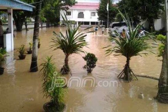 Banjir, Dinilai Salahnya Pemda - JPNN.COM