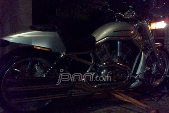 KPK Sita Mobil Mewah dan Harley Davidson Milik Wawan - JPNN.COM